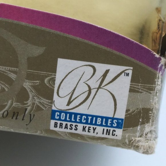 HAND CRAFTED BRASS KEY 16" PORCELAIN ANGEL TREETOPPER NEVER REMOVED FROM BOX - Picture 15 of 16